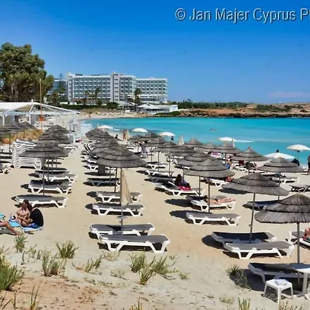 Nissi Golden Sands Family Апартаменти *